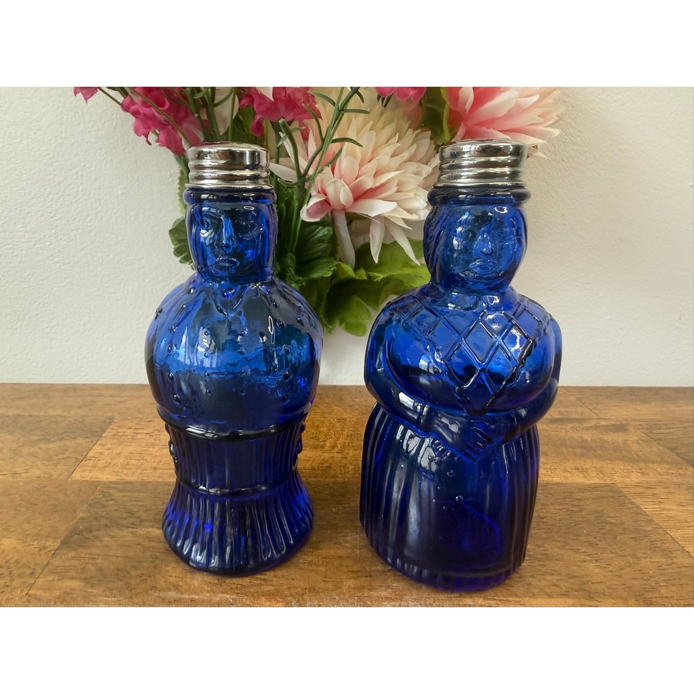Vintage Cobalt Blue Colonial Couple Figural Glass Salt Pepper Shakers‎ Farmhouse